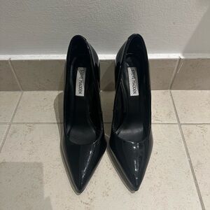 Steve Madden Black Patent Pointed Toe Heels Size 6